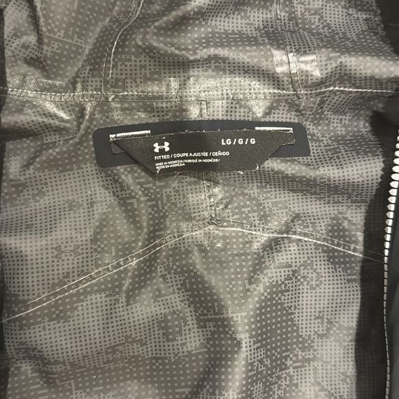Under Armour rain coat - Picture 3 of 3